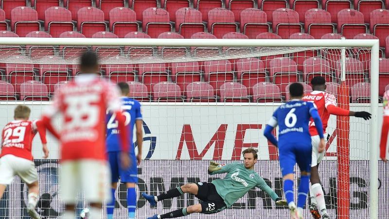 Der Mainzer Jean-Philippe Mateta erzielt per Elfmeter den Treffer zum 2:1.
