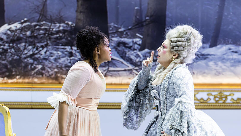 Pretty Yende und Dorothea Röschmann in "La fille du régiment". Pretty Yende und Dorothea Röschmann in "La fille du régiment".