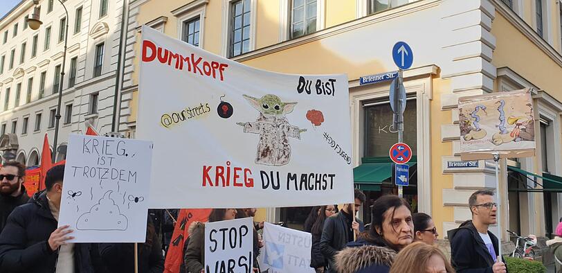Bilder von der Demo gegen die Sicherheitskonferenz in München.