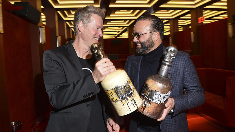 Patrick Knapp Schwarzenegger (l.), Bardia Torabi, der General Manager des "Roomers".