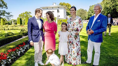 Bleiben im schwedischen Königshaus von König Carl Gustaf (re.): Prinz Daniel, Königin Silvia, Prinz Oscar, Prinzessin Estelle und Kronprinzessin Victoria.