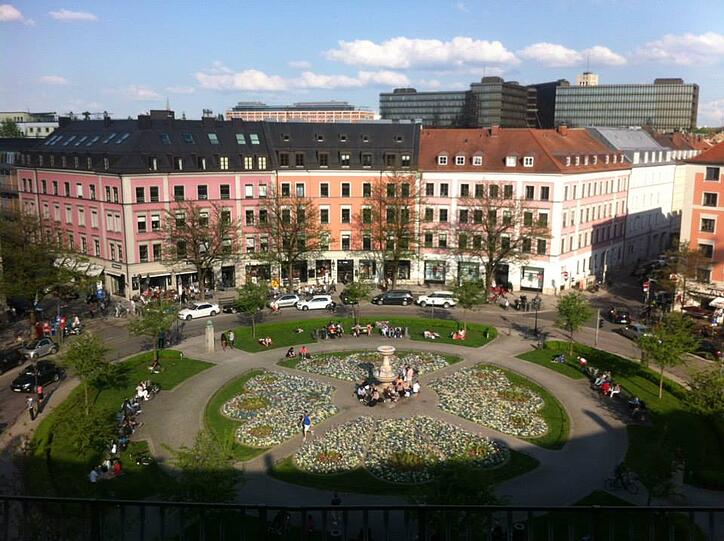 Der Gärtnerplatz zieht Promis und Normalos an.