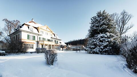 Fernab von Hektik bietet das Schlossgut Oberambach/Oberbayern den passenden Rahmen für eine besinnliche Weihnachtsfeier mit Familie oder Kollegen