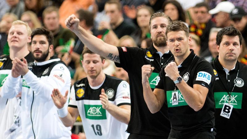 Bundestrainer Christian Prokop (2.v.r.) reagiert auf den Verlauf des Testspiels gegen Tschechien. Bundestrainer Christian Prokop (2.v.r.) reagiert auf den Verlauf des Testspiels gegen Tschechien.