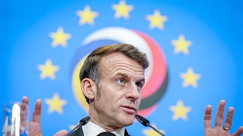 Macron will, dass Fake-Konten schneller aus sozialen Netzwerken entfernt werden (Archivbild).