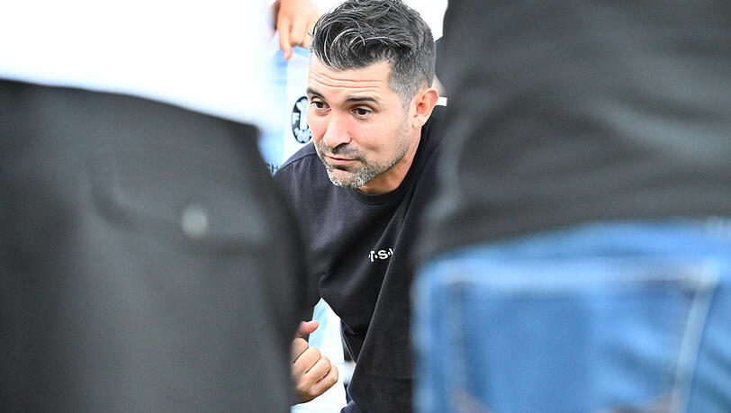 Mit der Abwehrleistung seiner Mannschaft noch nicht zufrieden: TSV-1860-Cheftrainer Alper Kayabunar. Mit der Abwehrleistung seiner Mannschaft noch nicht zufrieden: TSV-1860-Cheftrainer Alper Kayabunar.