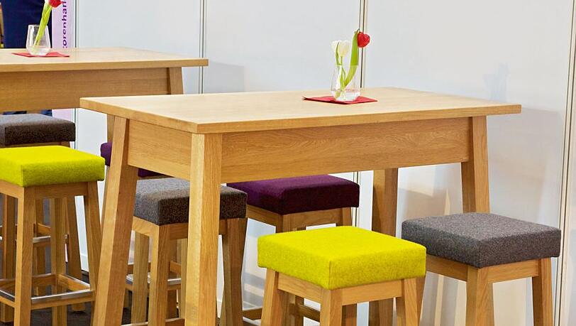 So sieht die neue Gaststätte der Löwen aus: Das Interieur ist absichtlich neutral gehalten. In der Gaststätte sollen Fans der Bayern und der Löwen Bier ihr trinken und auch essen.