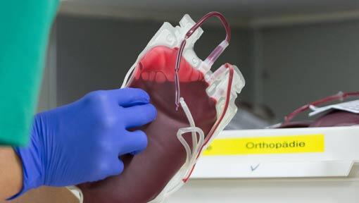 Blutbeutel (Symbolbild). Der Westen kaufte in großem Stil Blut von DDR-Zwangsarbeitern. Blutbeutel (Symbolbild). Der Westen kaufte in großem Stil Blut von DDR-Zwangsarbeitern.