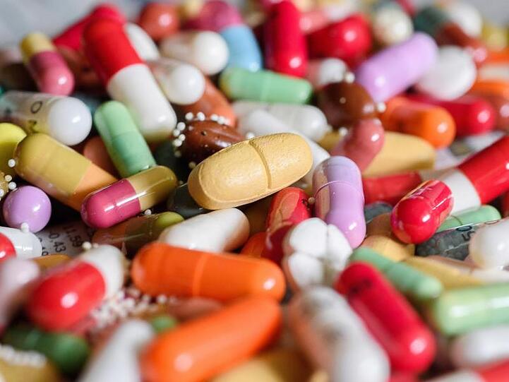 Habe ich genug Medikamente im Schrank? Viele Verbraucher in Deutschland haben sich aus Sorge vor dem Coronavirus mit Medikamenten eingedeckt.