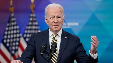 "Ich glaube, er ist ein Kriegsverbrecher", sagt Joe Biden auf die Frage einer Reporterin.