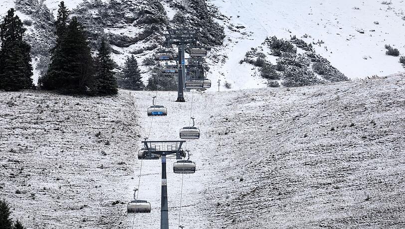 Der Deutsche Wetterdienst rechnet oberhalb der 1.000-Meter-Marke mit bis zu 20 Zentimetern Neuschnee. Der Deutsche Wetterdienst rechnet oberhalb der 1.000-Meter-Marke mit bis zu 20 Zentimetern Neuschnee.
