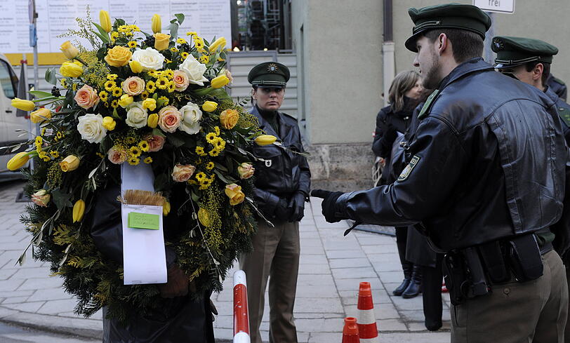 In der St.Michaels Kirche wird alles für die Trauerfeier für Bernd Eichinger vorbereitet