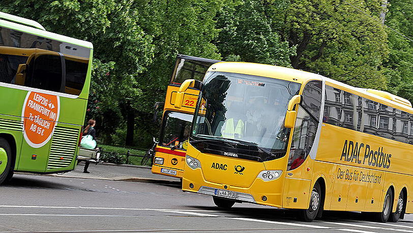 Deutsche Touristen reisen immer häufiger mit dem Bus in den Urlaub. Deutsche Touristen reisen immer häufiger mit dem Bus in den Urlaub.