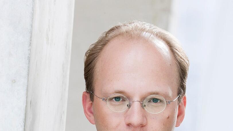 Der Dirigent Hansjörg Albrecht. Der Dirigent Hansjörg Albrecht.
