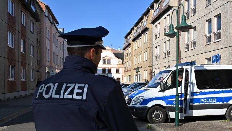 Ein Polizeifahrzeug steht in der Mühlenstraße in Cottbus. Ein Polizeifahrzeug steht in der Mühlenstraße in Cottbus.