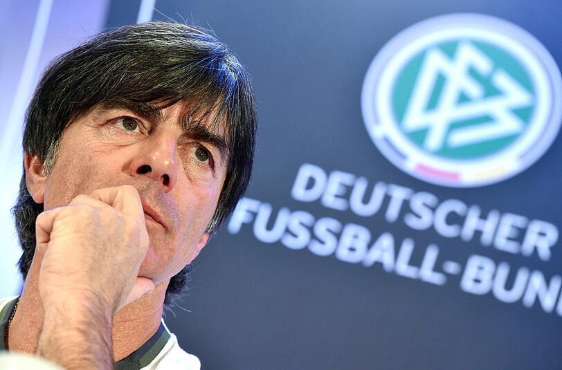 "Wir wollen testen, sehen, probieren &ndash; unabhängig von allen Ergebnissen, ganz ehrlich", sagt Bundestrainer Joachim Löw vor dem Spiel in Frankreich.
