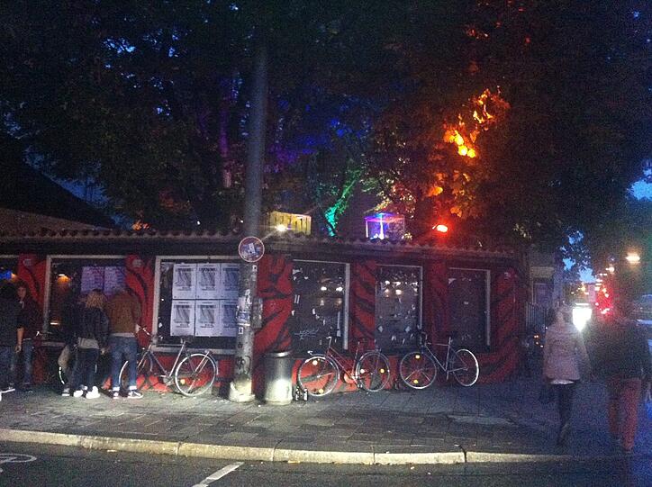 Die Rubybar mit dem roten Pferd zieht weiter.