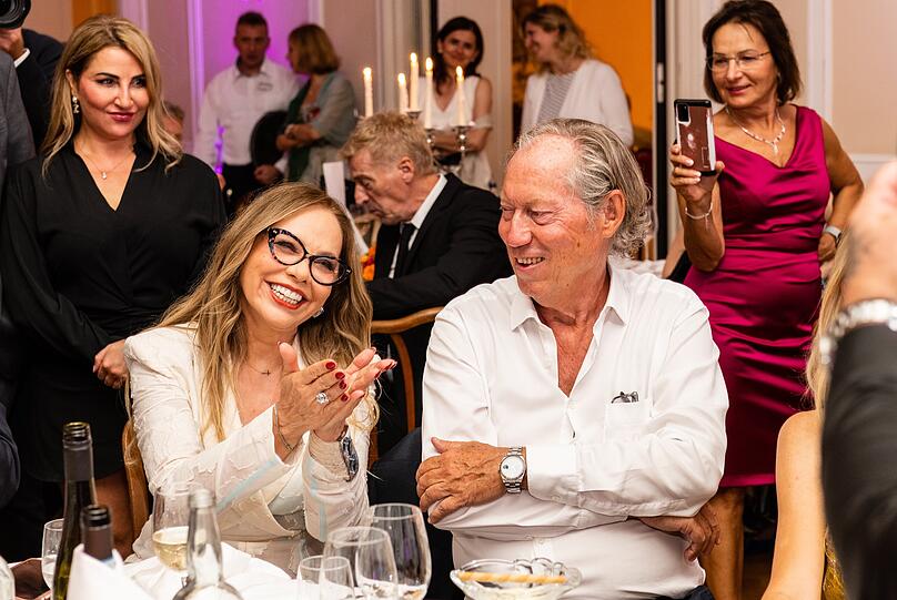Schauspielerin Ornella Muti kam bei der Feier von Dr. Werner Mang aus dem Strahlen gar nicht heraus.