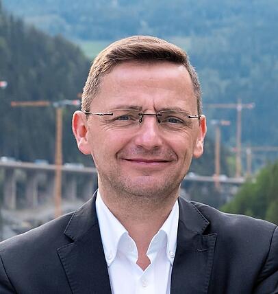 Der 49-jährige Karl Mühlsteiger ist Namensgeber der Partei "Offene Gemeindeliste Bürgermeister Karl Mühlsteiger", die im Gemeinderat die absolute Mehrheit hält. Der 49-jährige Karl Mühlsteiger ist Namensgeber der Partei "Offene Gemeindeliste Bürgermeister Karl Mühlsteiger", die im Gemeinderat die absolute Mehrheit hält.