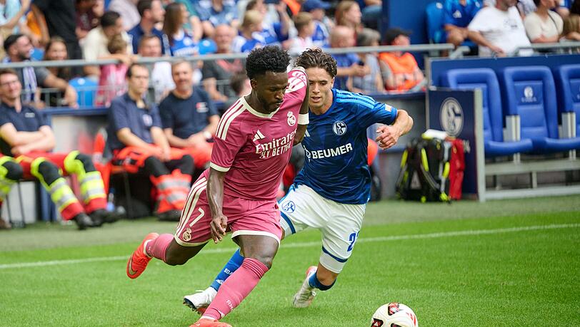 Vinícius Júnior (l) wurde beim Testspiel auf Schalke ausgepfiffen. (Archivbild) Vinícius Júnior (l) wurde beim Testspiel auf Schalke ausgepfiffen. (Archivbild)
