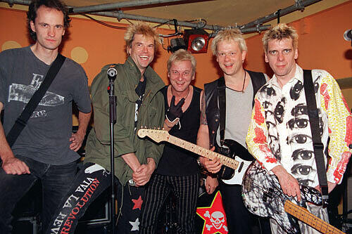 1987 und in Folge 198 treten die "Toten Hosen" auf. Als Punkband, wer hätte das geacht...