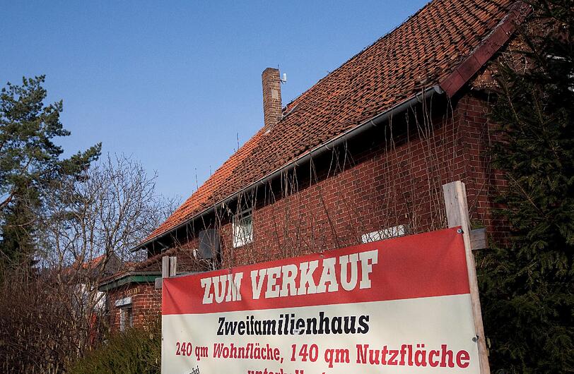 Bei der Suche nach dem geeigneten Haus sollten Verbraucher die Lage beachten: Denn auch sie hat Einfluss auf den Wert der Immobilie.