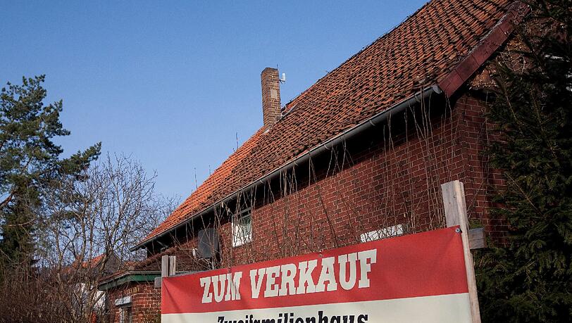 Bei der Suche nach dem geeigneten Haus sollten Verbraucher die Lage beachten: Denn auch sie hat Einfluss auf den Wert der Immobilie.