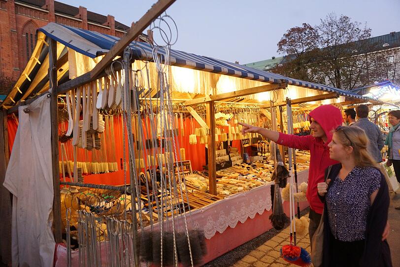Praktisch: Auf dem Markt gibt es auch Haushaltsbedarf.