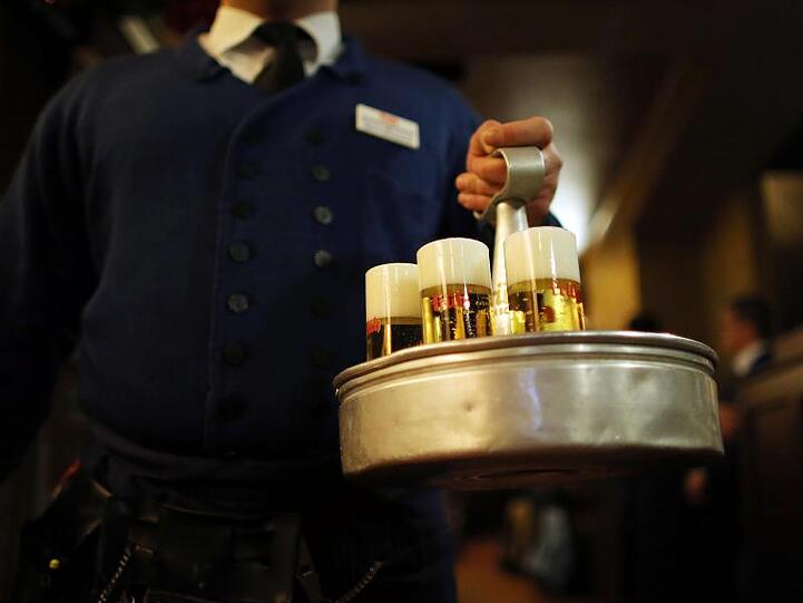 Vor allem kleine Unternehmen, die auf die Gastronomie angewiesen sind, trifft die Krise - etwa Kölsch-Brauereien.