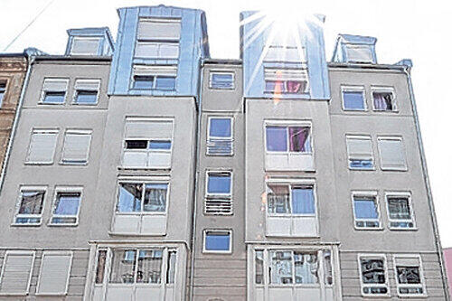 In diesem Fürther Mehrfamilienhaus im vierten Stock links oben spielte sich das Drama ab.
