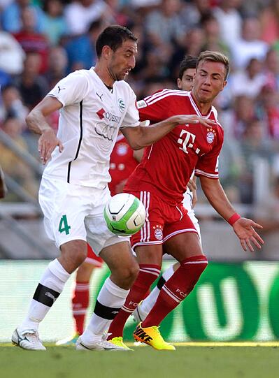 Mario Götze (r)
