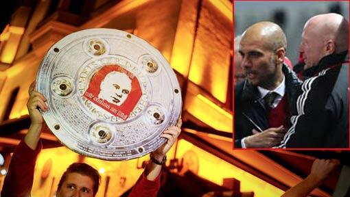 Ein Bayern-Fan hält auf der Leopoldstraße in München eine Meisterschale aus Pappe in die Höhe. Darauf ist der Kopf von Uli Hoeneß zu sehen mit dem Schriftzug "Pro Uli, wir stehen zu Dir!". Pep Guardiola (kleines Bild) widmet Hoeneß den Titel. Ein Bayern-Fan hält auf der Leopoldstraße in München eine Meisterschale aus Pappe in die Höhe. Darauf ist der Kopf von Uli Hoeneß zu sehen mit dem Schriftzug "Pro Uli, wir stehen zu Dir!". Pep Guardiola (kleines Bild) widmet Hoeneß den Titel.