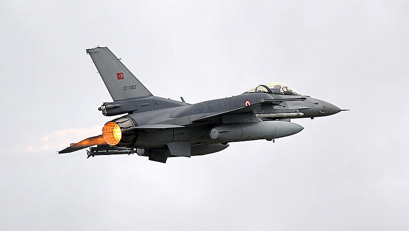 Flugzeug der türkischen Luftwaffe. Flugzeug der türkischen Luftwaffe.