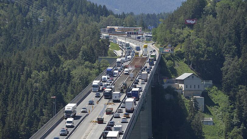 Tirol fürchtet Staus auf Nebenstraßen der Brenner-Route. (Foto Archiv)