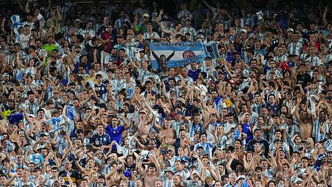 Fu&szlig;ball als Erziehungsma&szlig;nahme?: Argentinien versucht es mit Stadionverboten f&uuml;r s&auml;umige Zahler.