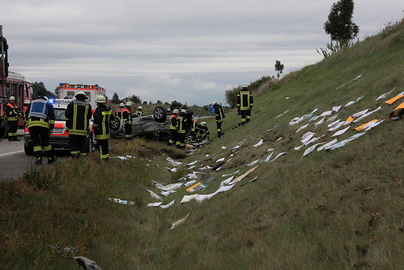 Bei einem Unfall auf der A94 wurden vier Personen verletzt.