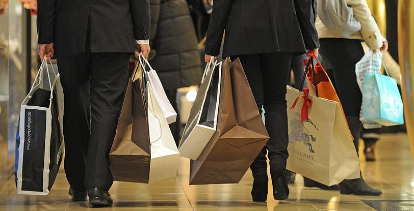 Weihnachtseinkäufe: Wie viel Geld geben die Deutschen in diesem Jahr aus?