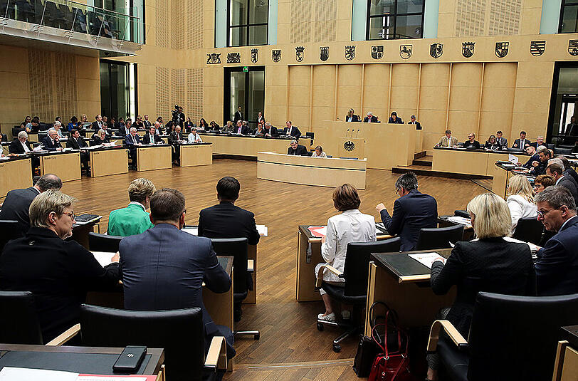 Der Bundesrat hat die von der großen Koalition vorgelegten Entlastungsmaßnahmen für Familien endgültig beschlossen.