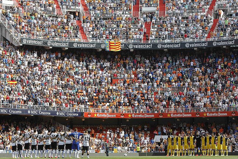 Platz 2 - Estadio Mestalla in Valencia: Es ist die Heimstätte des spanischen Erstligisten FC Valencia und hat ein Fassungsvermögen von 55.000 Zuschauern. Benannt wurde das Stadion nach einem der Wasserkanäle, die die Obstgärten der Umgebung bewässern.