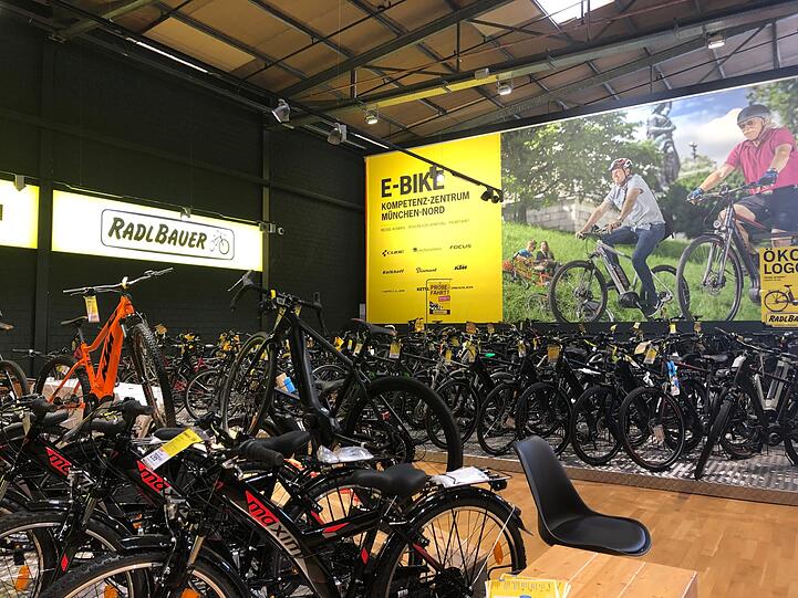 Radlbauer hat auf 5 000 Quadratmetern unter anderem ein breites Sortiment an E-Bikes zu bieten.