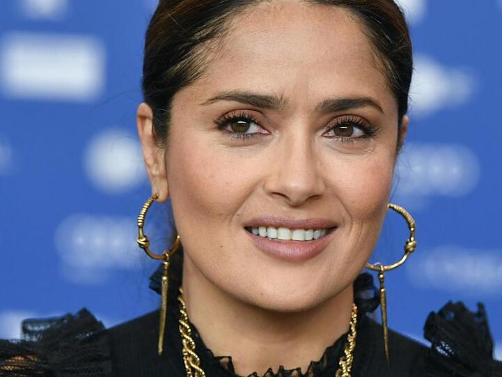 Die Schauspielerin Salma Hayek zeigt sich in den sozialen Netzwerken leicht ergraut.