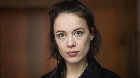 Paula Beer verkneift sich das Seriengucken manchmal.