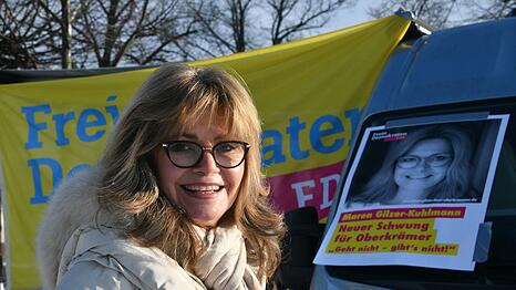 Maren Gilzer-Kuhlmann bei einem Wahlkampfauftritt in Oberkrämer.
