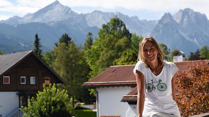 Höhenbergsteigerin Billi Bierling (55) bei einem Besuch in ihrer Heimat Garmisch-Partenkirchen. Am 18. Februar erscheint ihr Buch "Ich hab ein Rad in Kathmandu. Mein Leben mit den Achttausendern" (Tyrolia Verlag, 240 Seiten, 28 Euro).