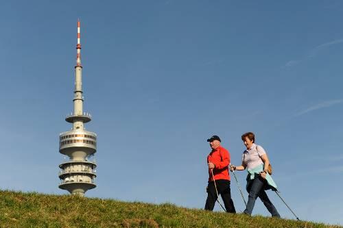 Wandern im Olympiapark verbrennt Kalorien