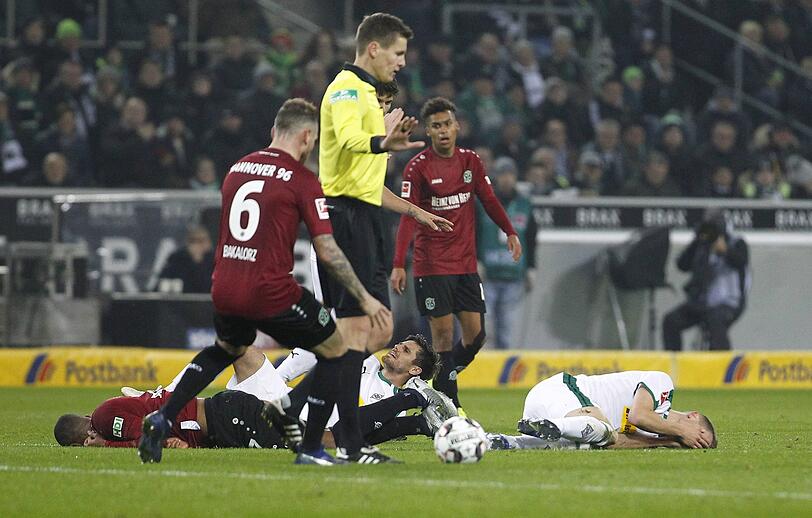 Matthias Ginter war nach 36 Minuten mit Noah Joel Sarenren Bazee zusammengestoßen und wurde anschließend ins Krankenhaus gebracht.