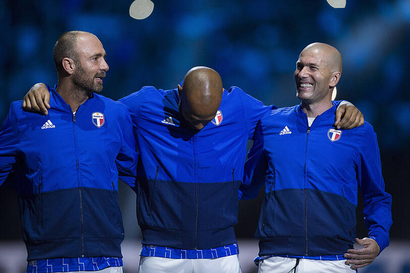 Hier mit Zinedine Zidane: Weltmeister Christophe Dugarry (links). Hier mit Zinedine Zidane: Weltmeister Christophe Dugarry (links).
