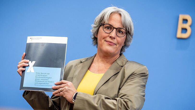 Die Missbrauchsbeauftragte des Bundes, Kerstin Claus, sieht Fortschritte im Kampf gegen sexuelle Gewalt aber noch viele Baustellen zur Verbesserung der Lage. Ihr Bericht ist eine Bestandsaufnahme. Die Missbrauchsbeauftragte des Bundes, Kerstin Claus, sieht Fortschritte im Kampf gegen sexuelle Gewalt aber noch viele Baustellen zur Verbesserung der Lage. Ihr Bericht ist eine Bestandsaufnahme.
