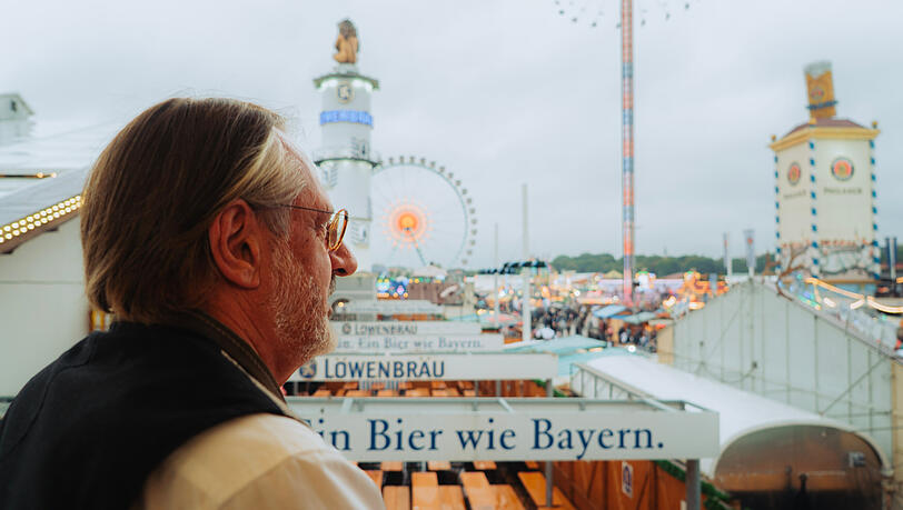 Christian Rupprecht ist regelrecht infiziert von der Wiesn und hat viel Wissen angesammelt. Wiesn. Die AZ ist mit ihm durch ein paar Festzelte gezogen.