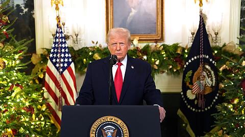 Trump richtete sich mit einer Rede an die Nation. Trump richtete sich mit einer Rede an die Nation.